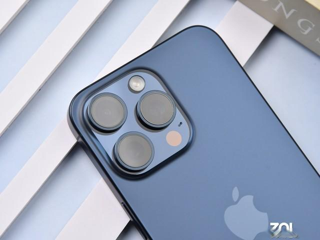 苹果13屏幕缝隙新闻广告iphone12屏幕边缘凸起